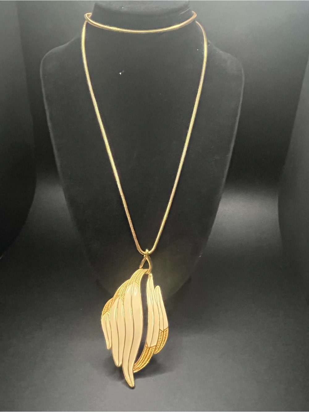 Vintage Trifari Cream Enamel Leaf Pendant Gold Tone Necklace